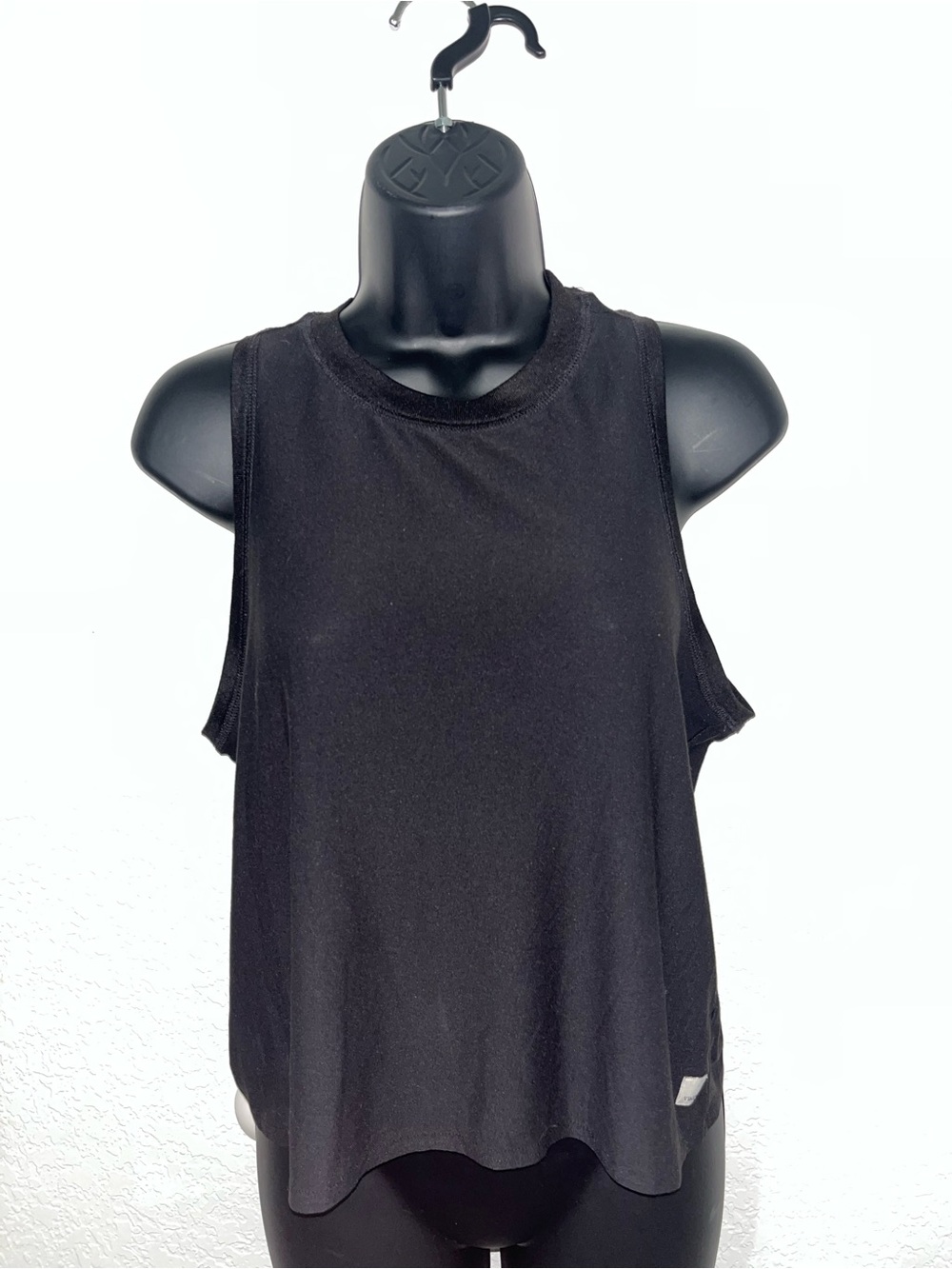 Vuori black energy crop tank top